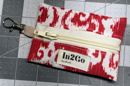 Mini trash bag dispenser